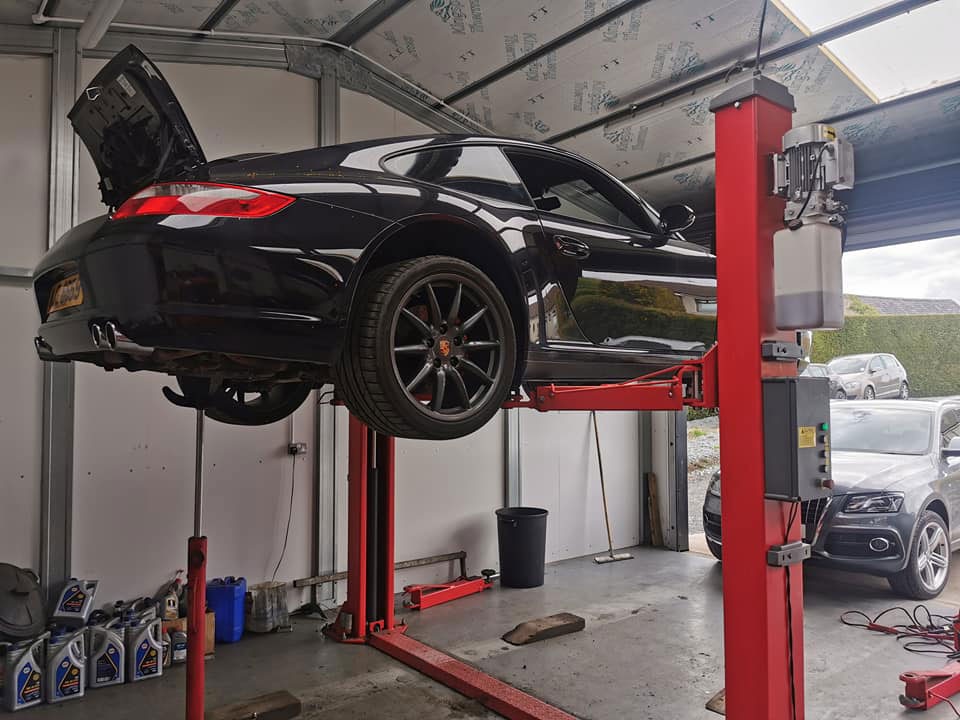 Porsche service inspection